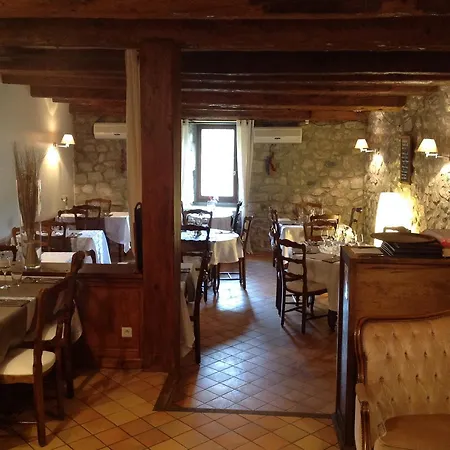 L'auberge De *